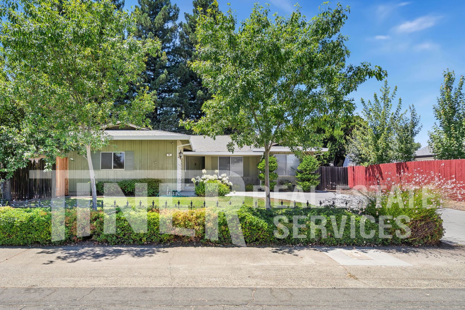 Sacramento House: 24 Grand Rio Circle