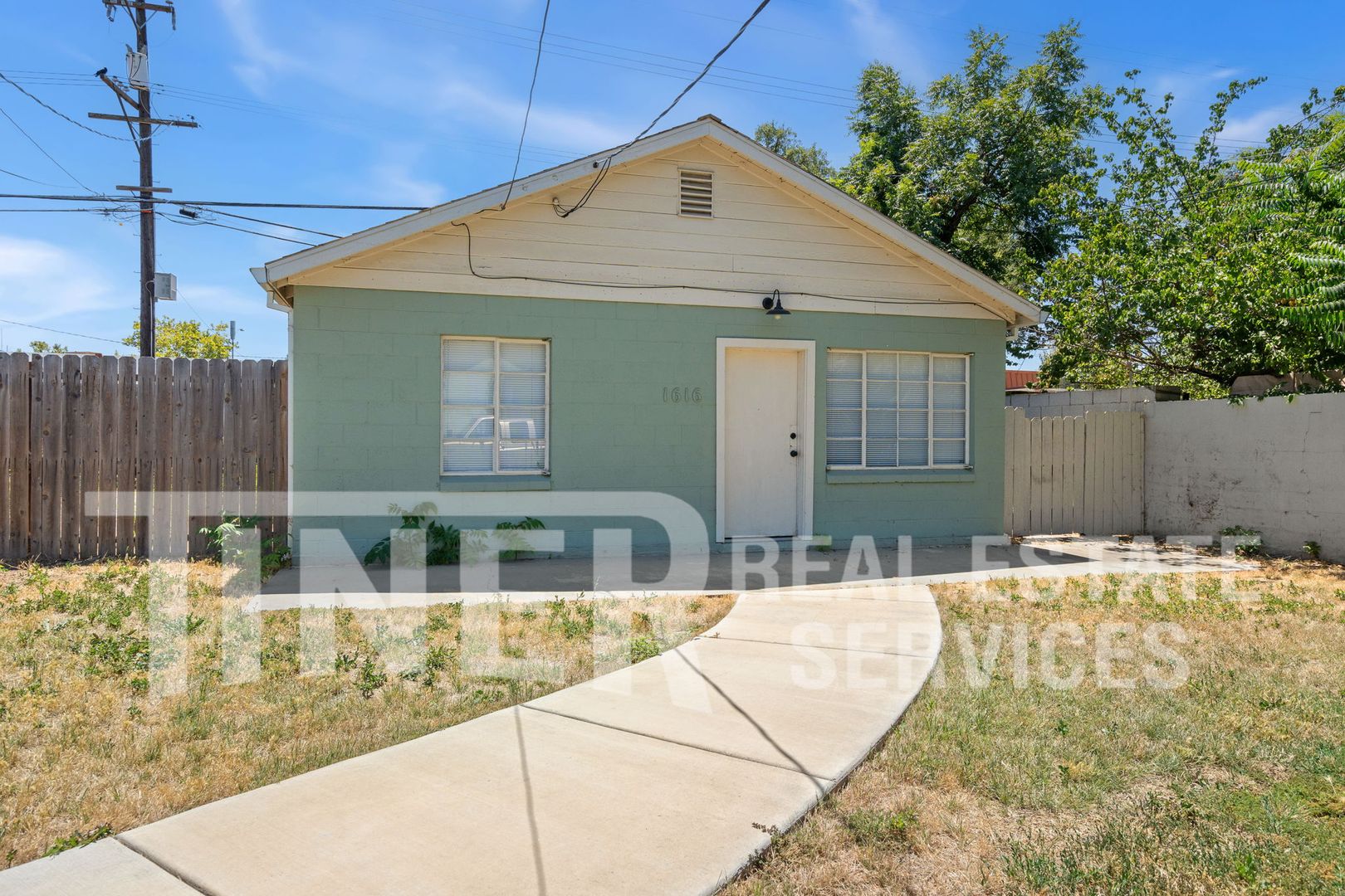 Sacramento House: 1616 El Monte Ave