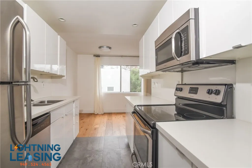 Santa Monica Condo: 811 1/2 6th St