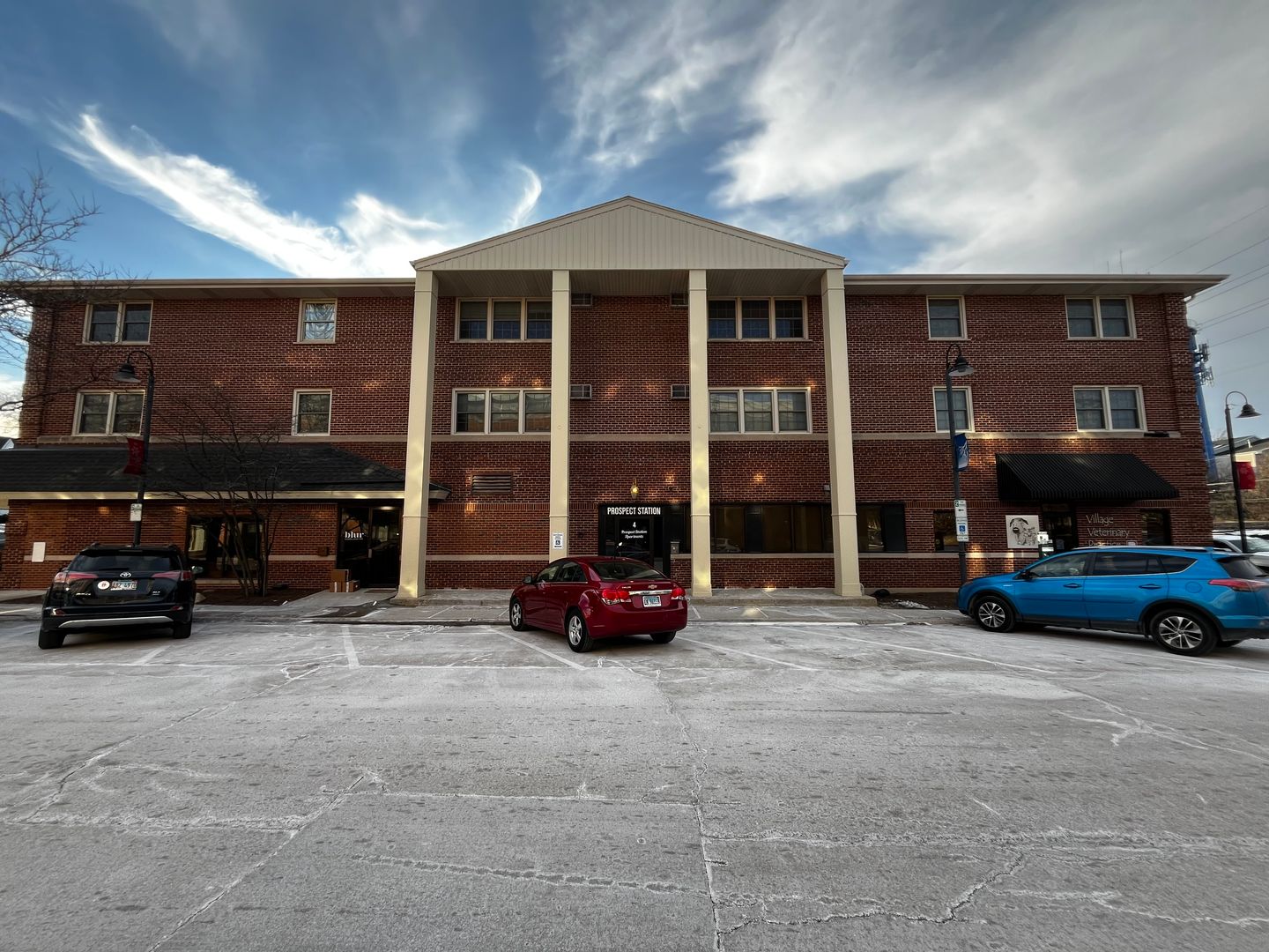 Clarendon Hills Apartment: 4 Walker Ave
