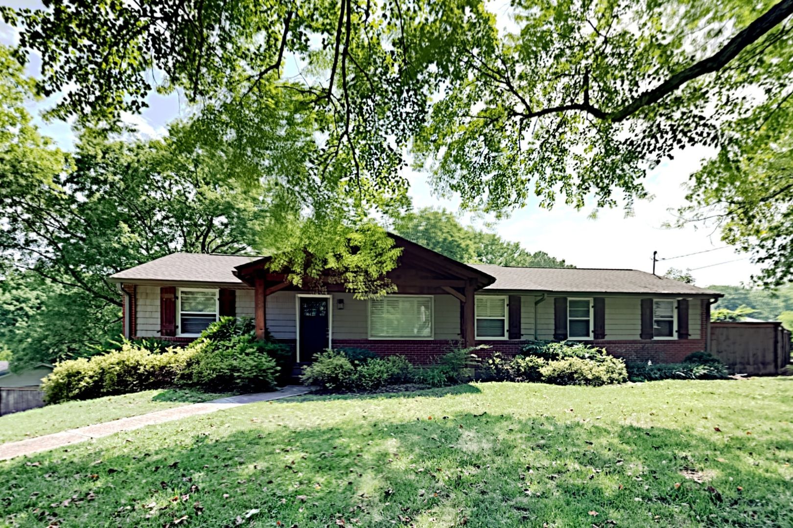 Nashville House: 534 Whispering Hills Drive