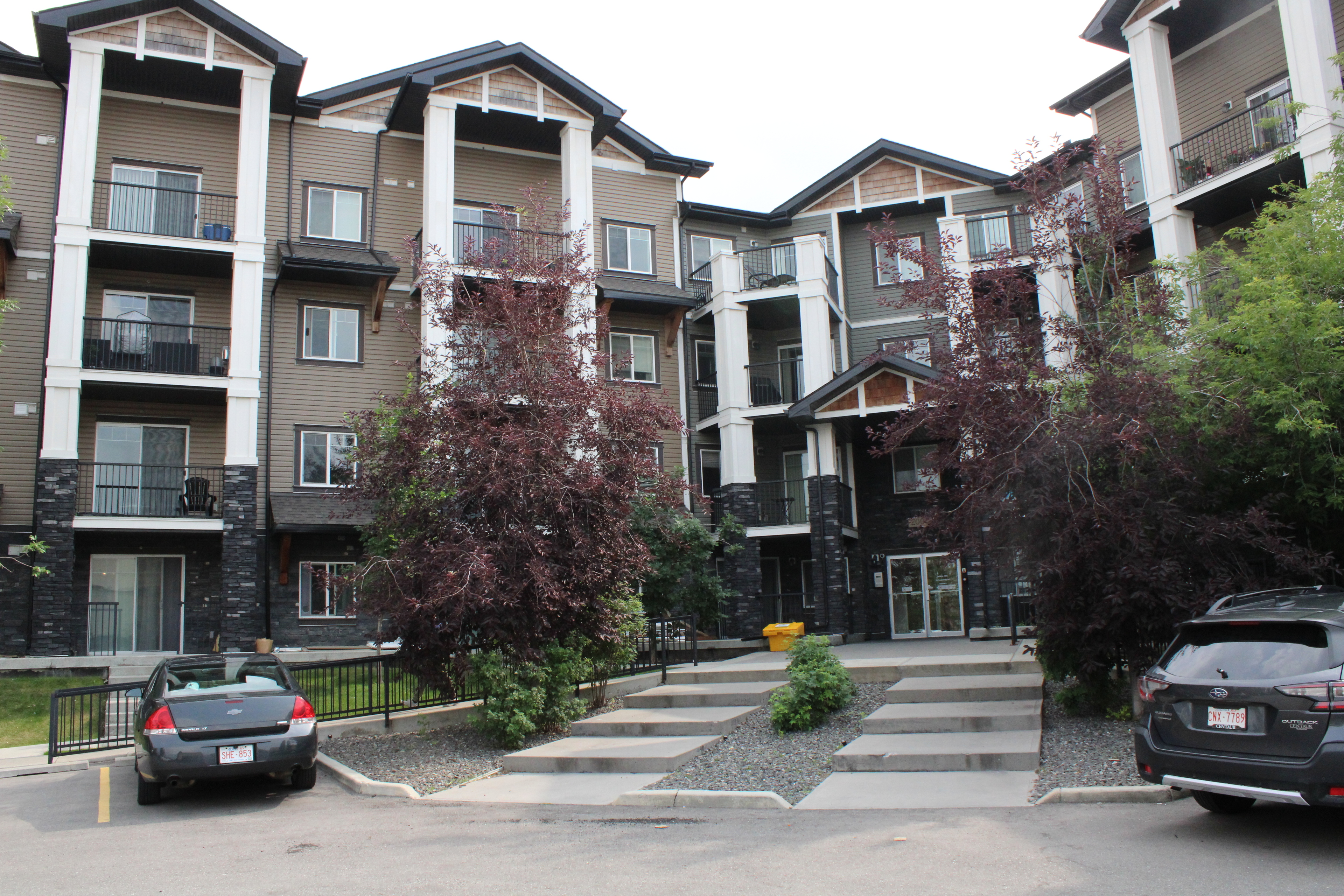 Calgary Condo: 175 Panatella Hill NW
