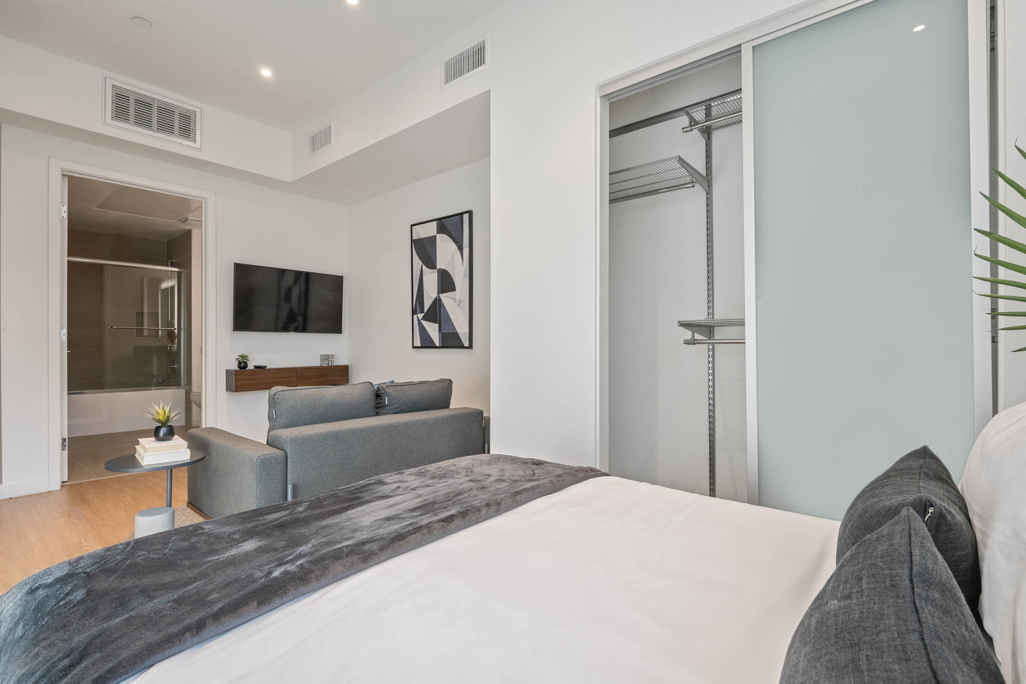 Los Angeles Apartment: 8820 Belford Ave