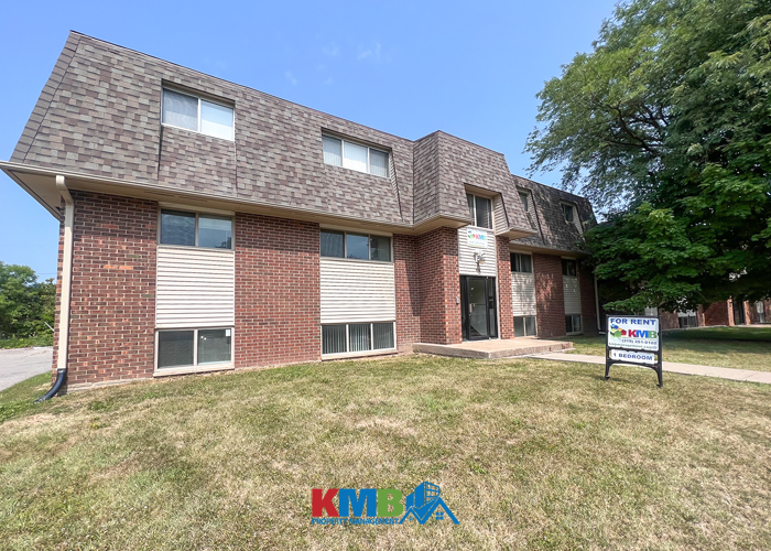 Coralville Condo: 916 20th Ave Place