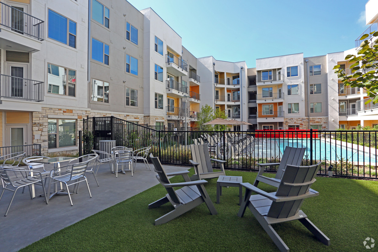 Austin Condo: 1704 East 4th Street