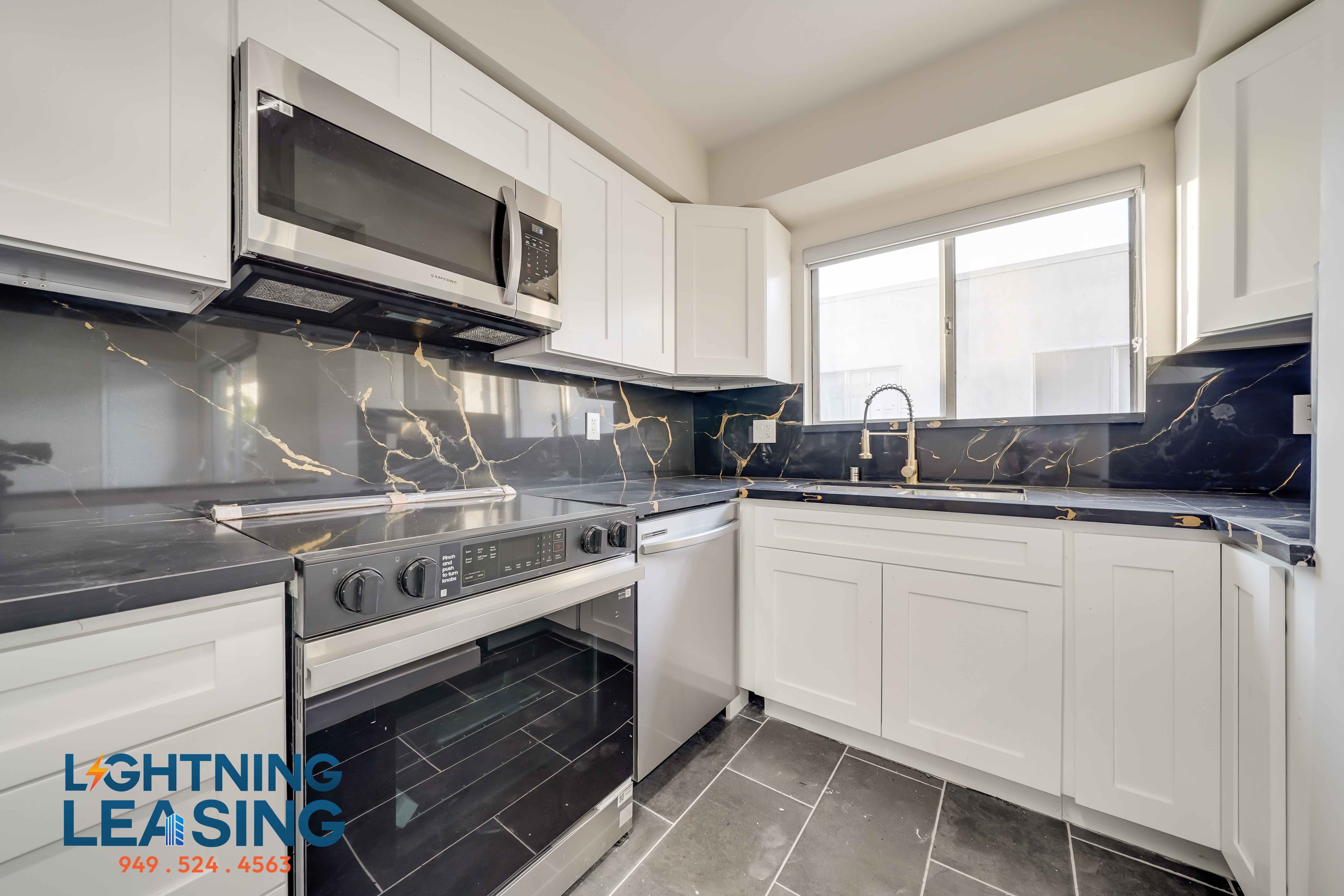 Los Angeles Condo: 1035 N Hayworth Ave