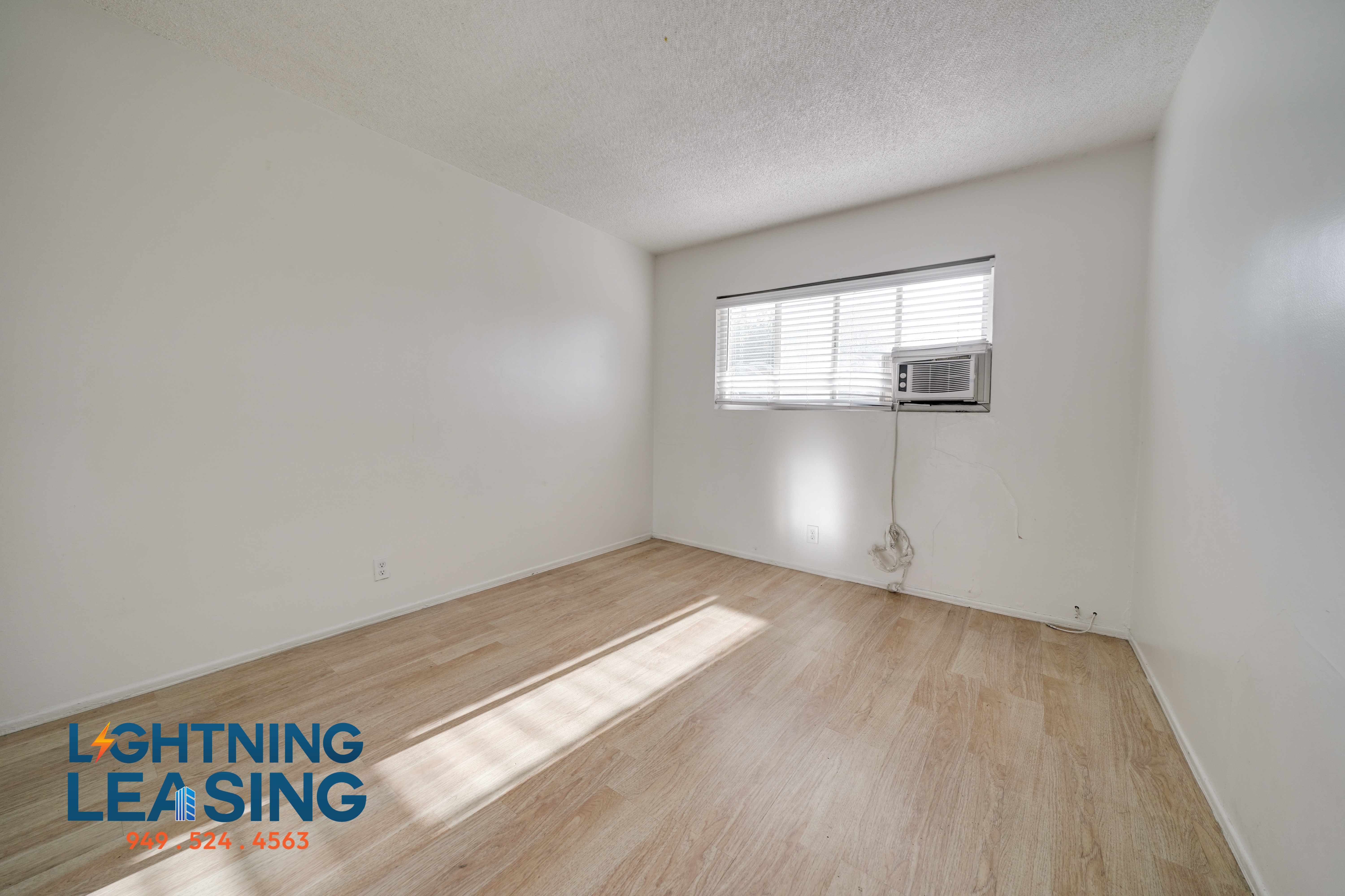 North Hollywood Condo: 6929 Whitsett Ave