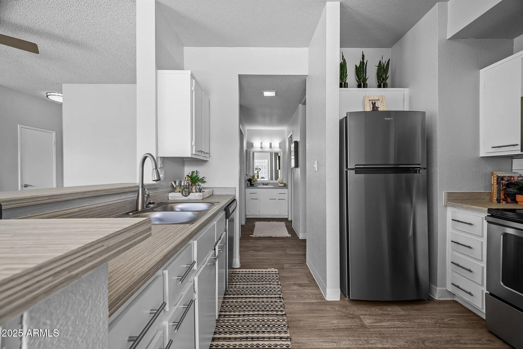 Chandler Condo: 250 South Elizabeth Way