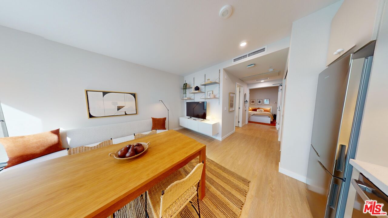 Los Angeles Condo: 200 Mesnager Street