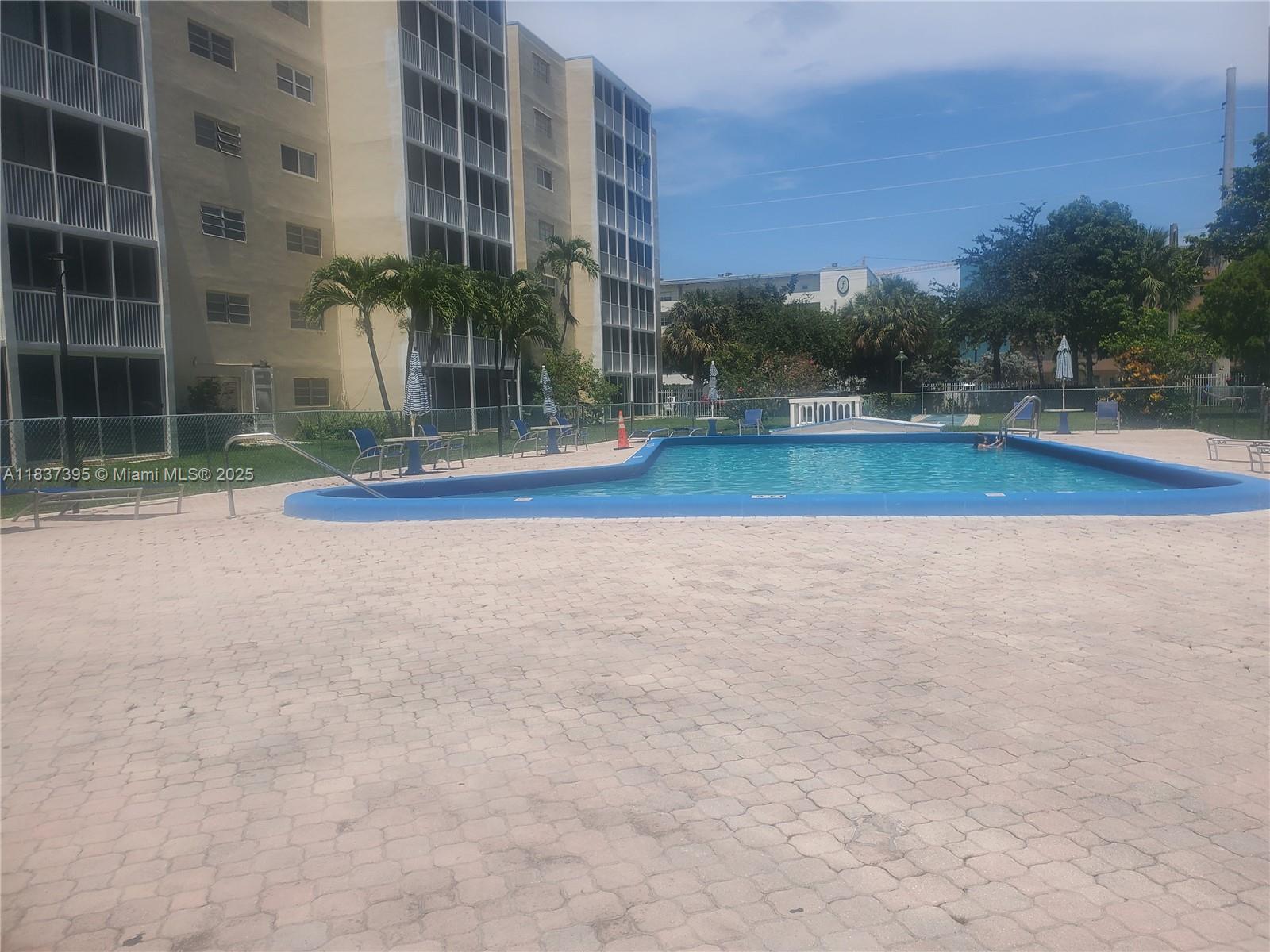 Hallandale Beach Condo: 319 Northeast 14th Avenue
