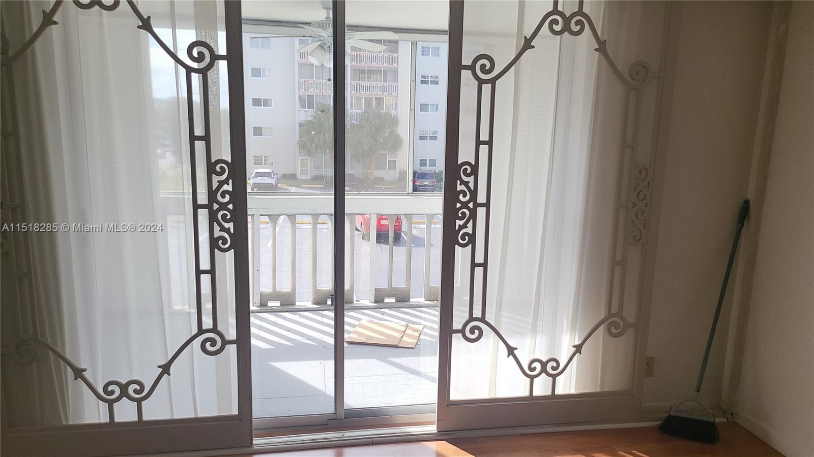 Hallandale Beach Condo: 1001 Northeast 14th Avenue