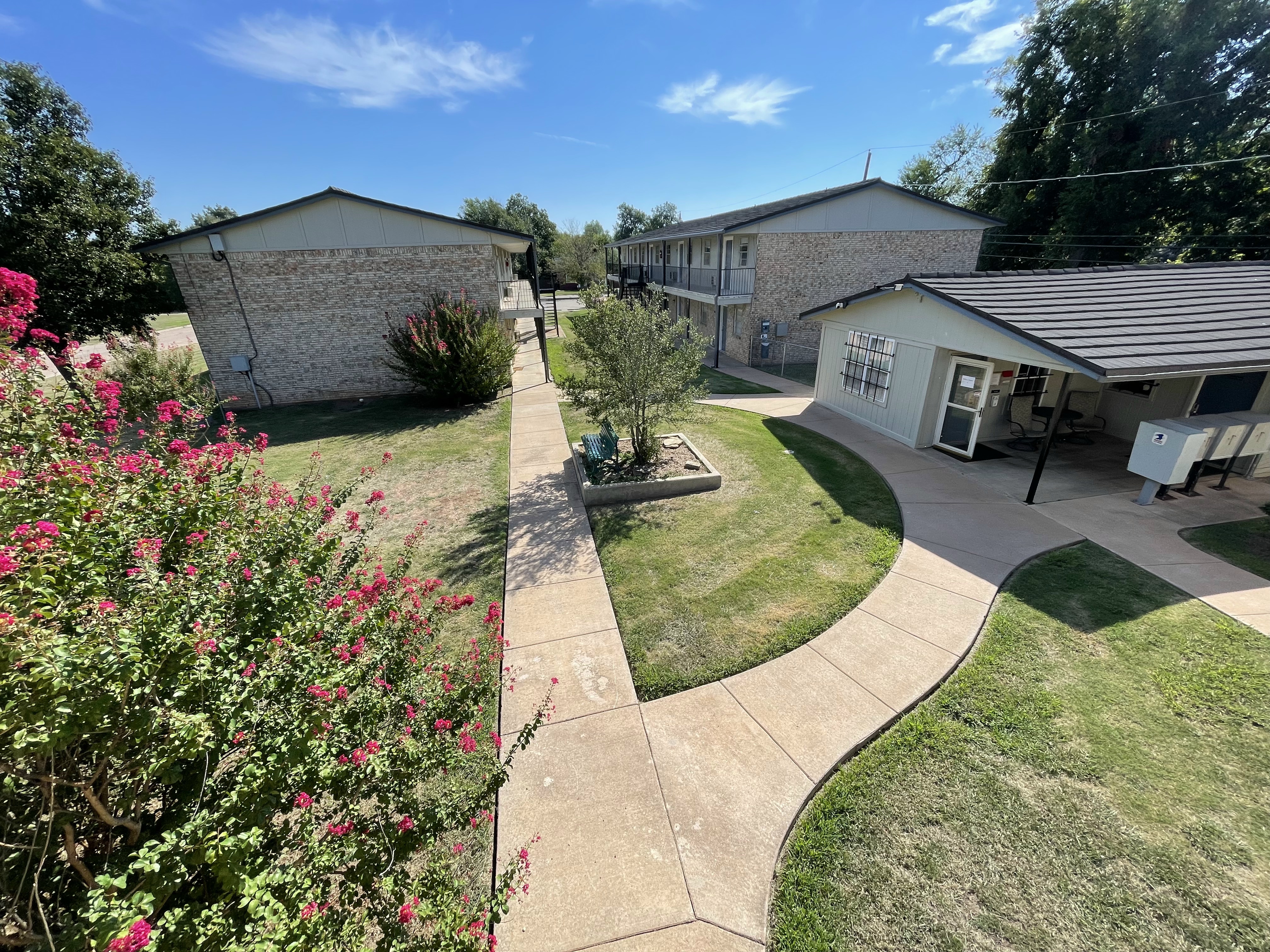 Lawton Apartment: 1502 NW Kingsbury Ave