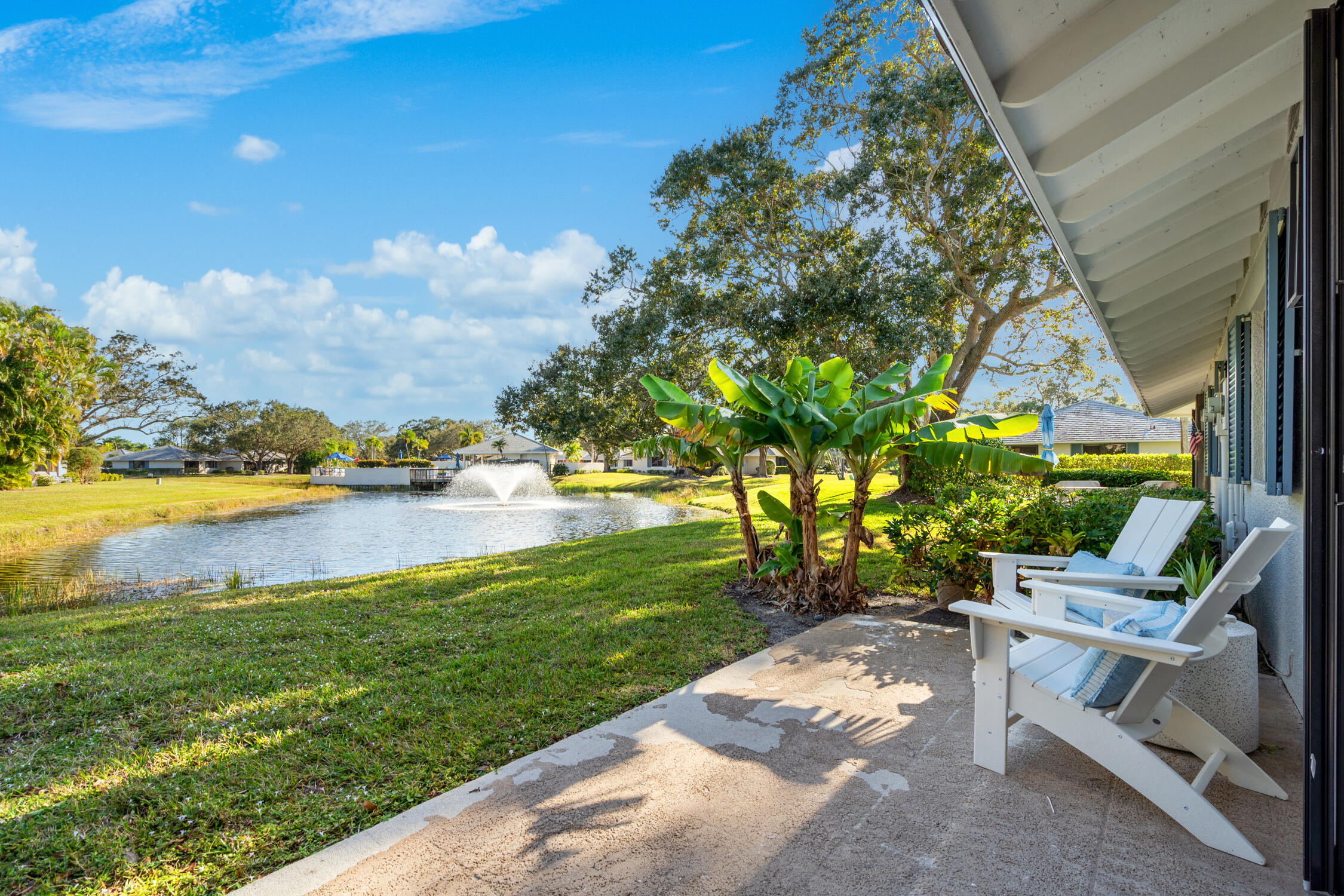 Palm Beach Gardens Condo: 913 Club Drive