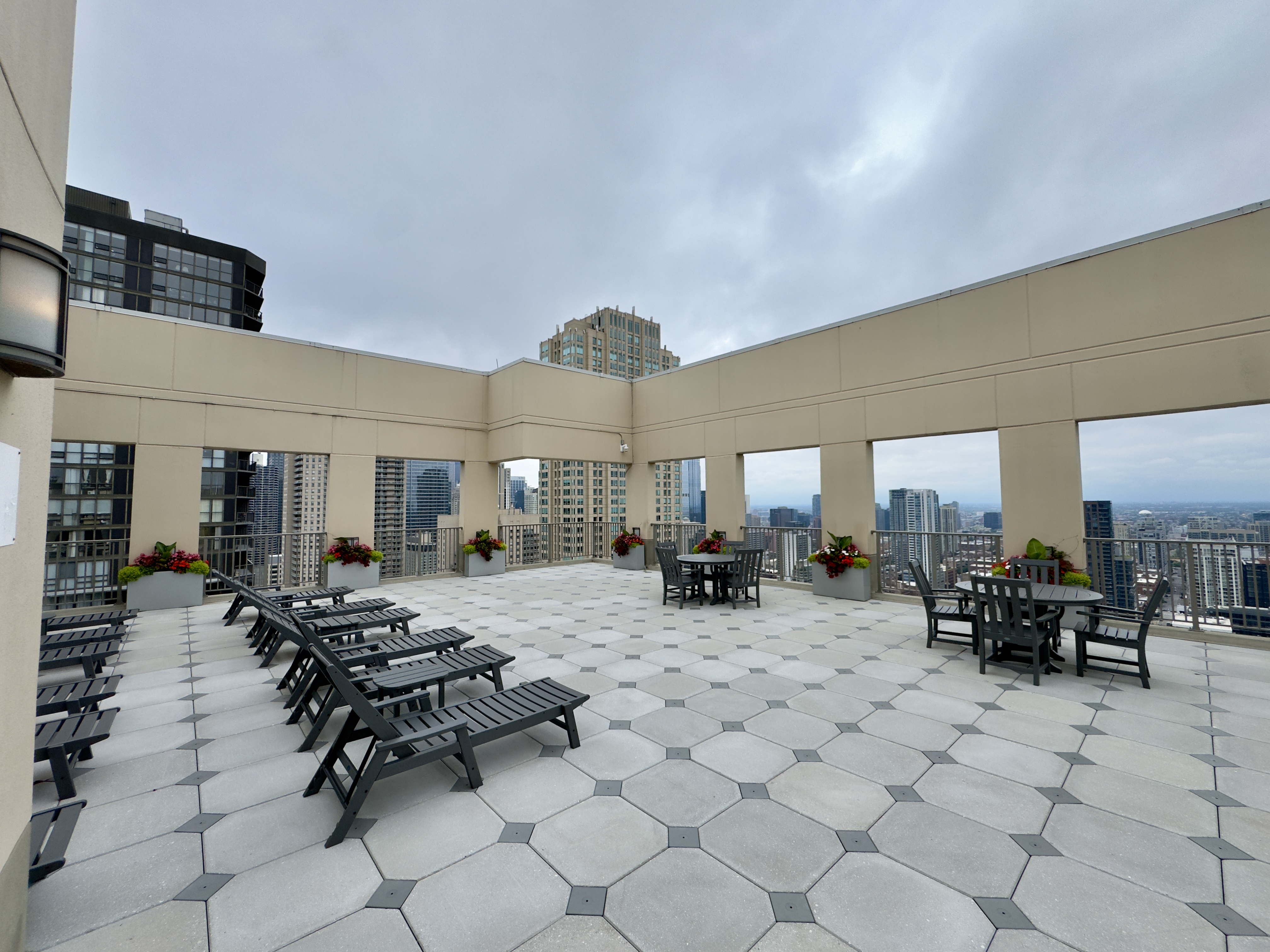 Chicago Condo: 2 E Erie St