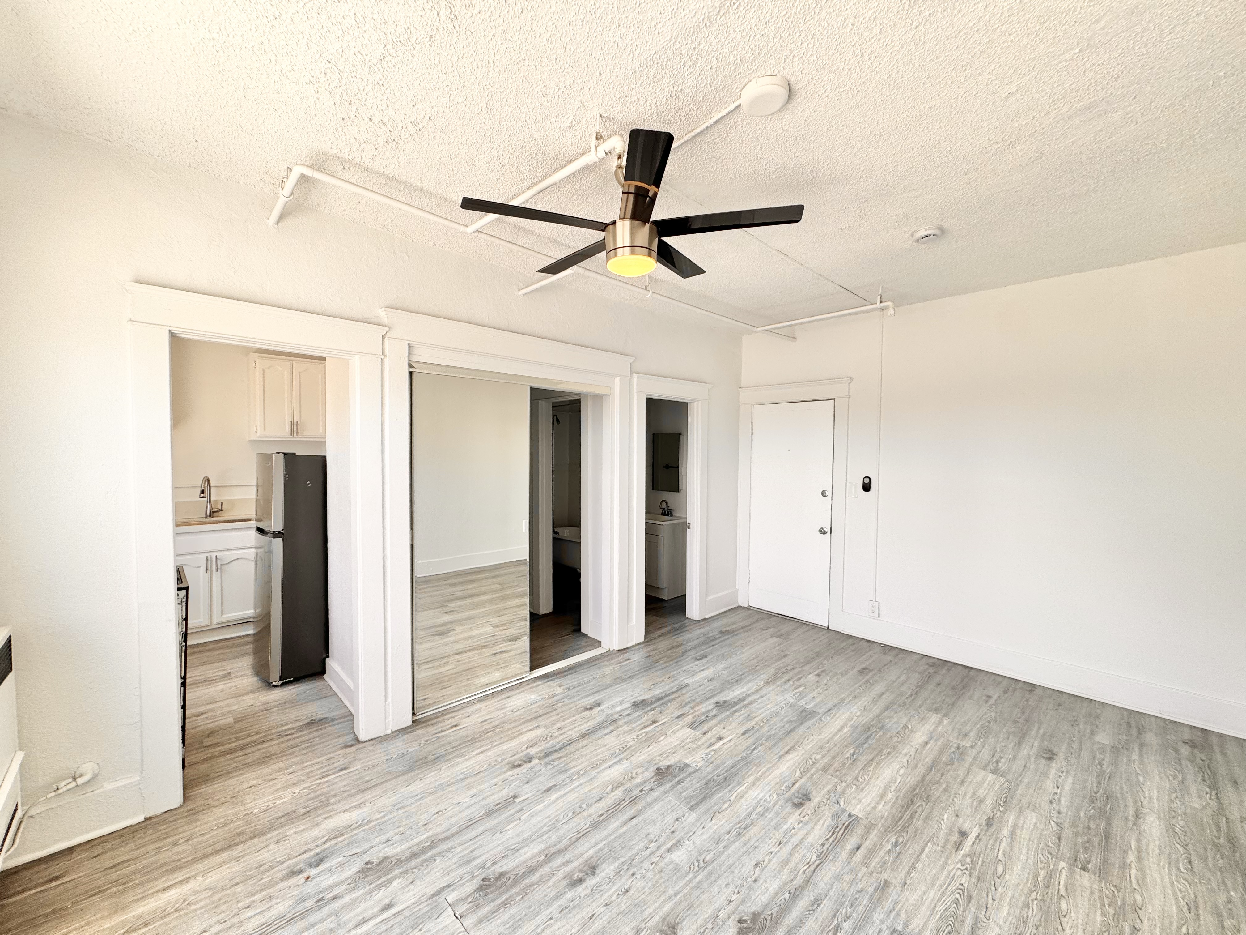 Los Angeles Apartment: 1420 S Bonnie Brae St