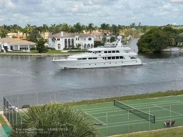 North Palm Beach Condo: 364 Golfview Road