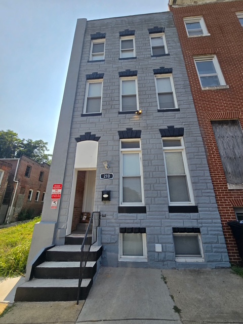 Baltimore Townhome: 210 N Mount St