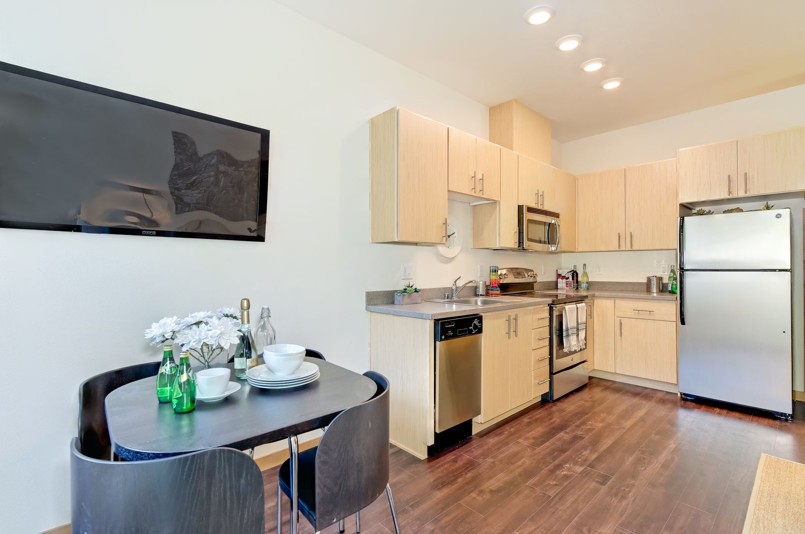 Seattle Apartment: 500 Belmont Ave E