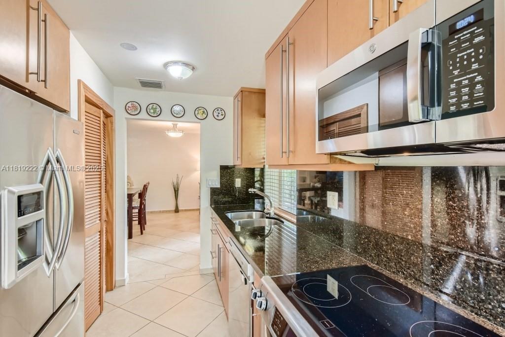 Miami House: 6890 SW 51st St