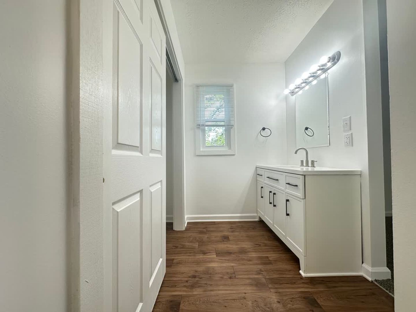 Lexington Condo: 1904 Cambridge Drive (Z3)