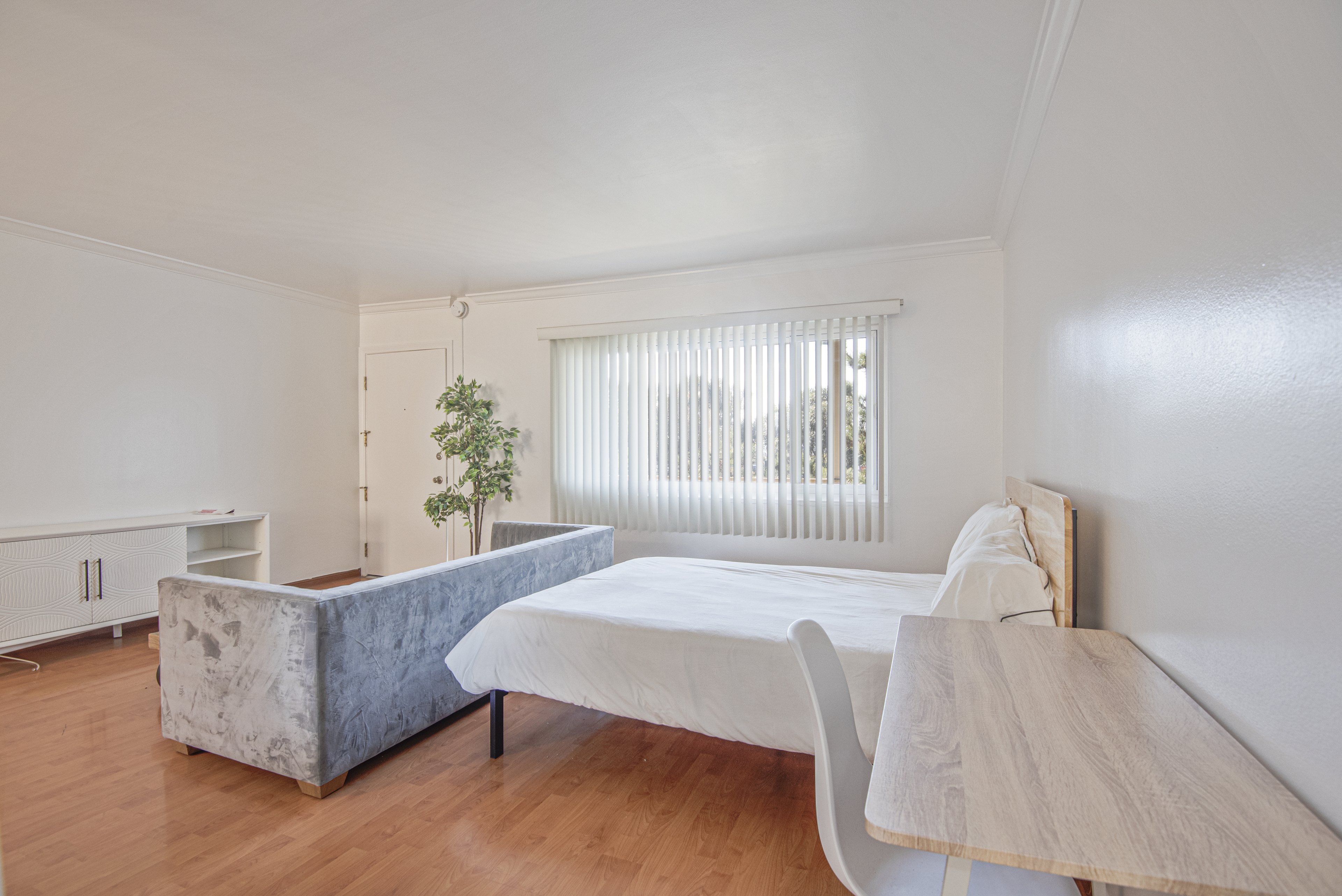 Los Angeles Condo: 5845 Interceptor St