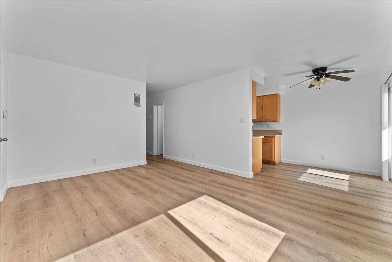 Lennox Condo: 4932 Lennox Blvd