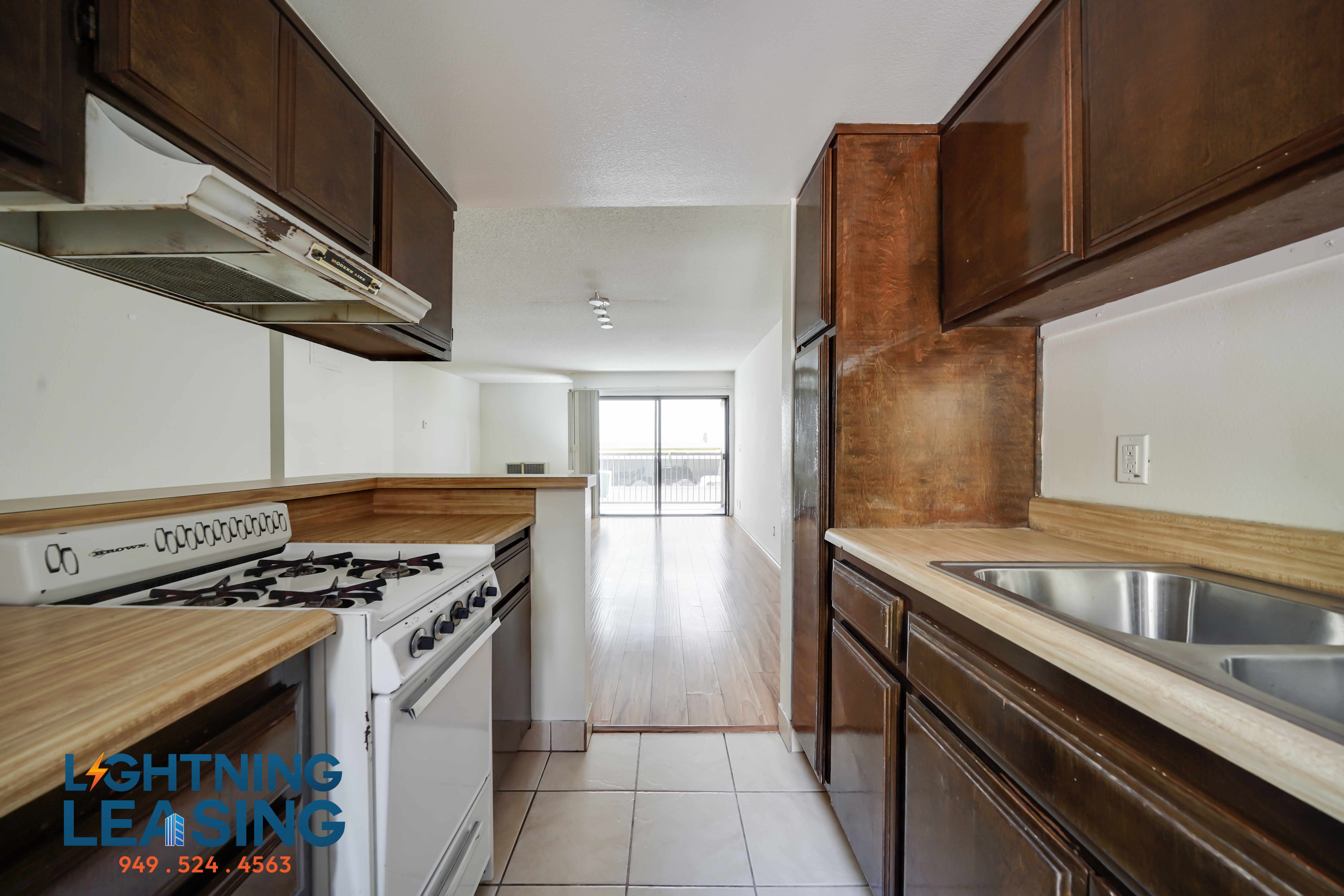 North Hollywood Condo: 6827 Whitsett Ave