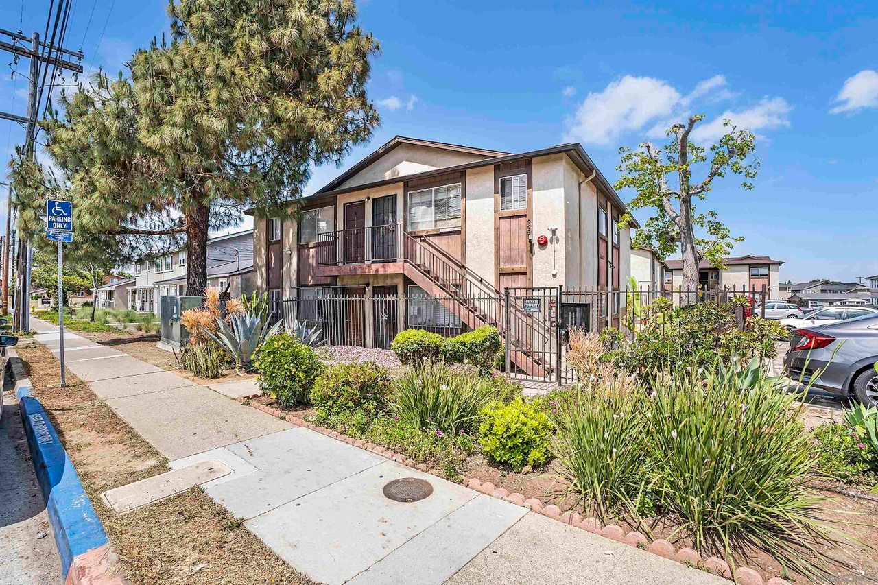 San Diego Condo: 2481.5 Ulric St.