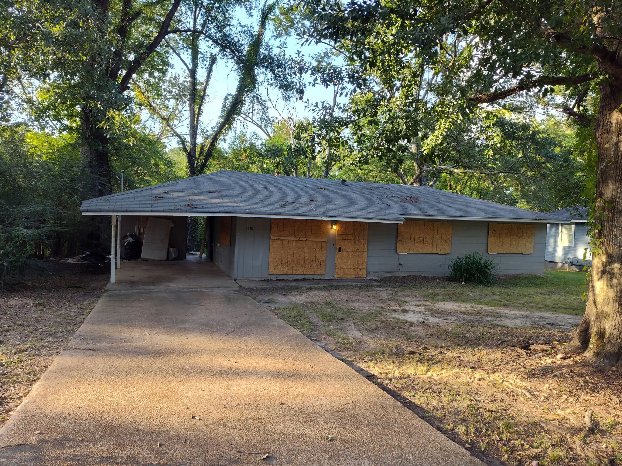 Jackson House: 1018 Deryll St