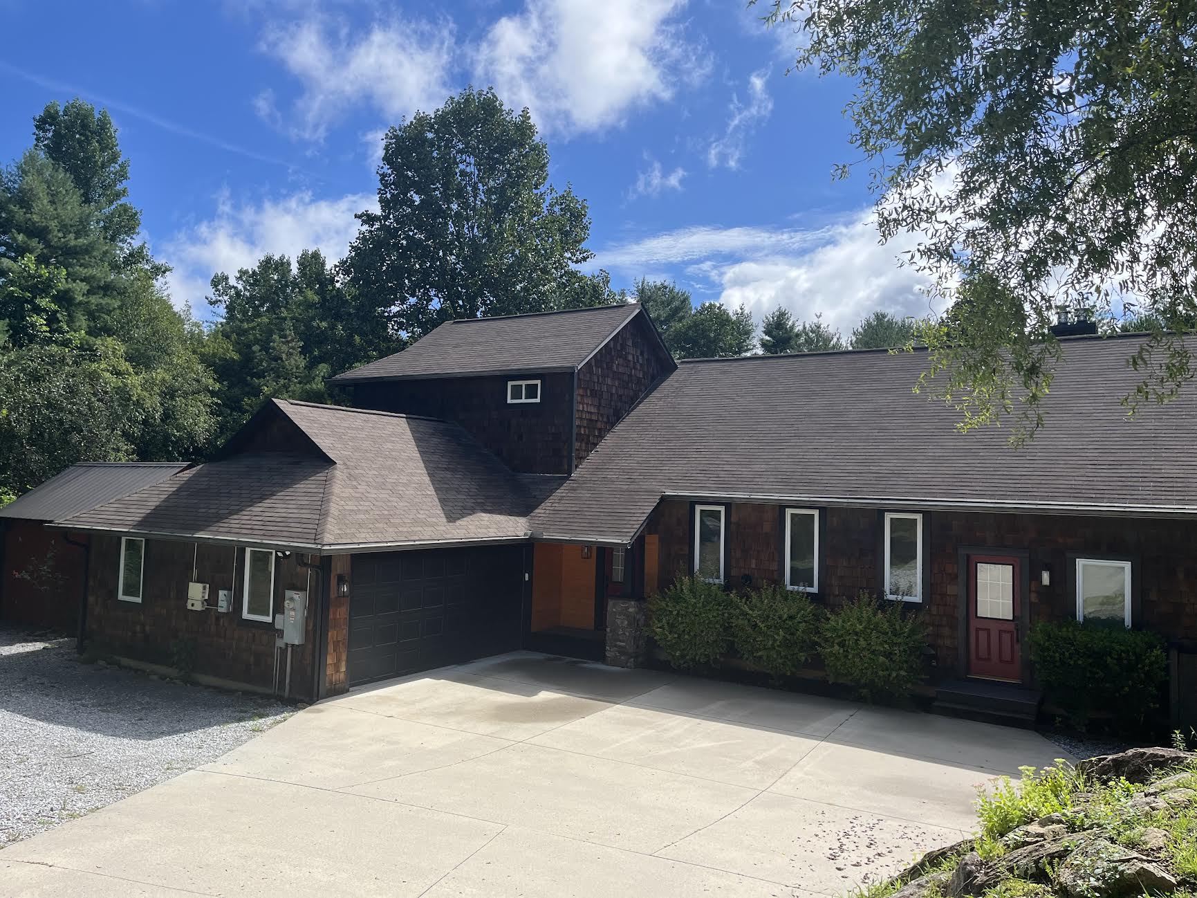 Hendersonville House: 82 Hidden Knoll Drive