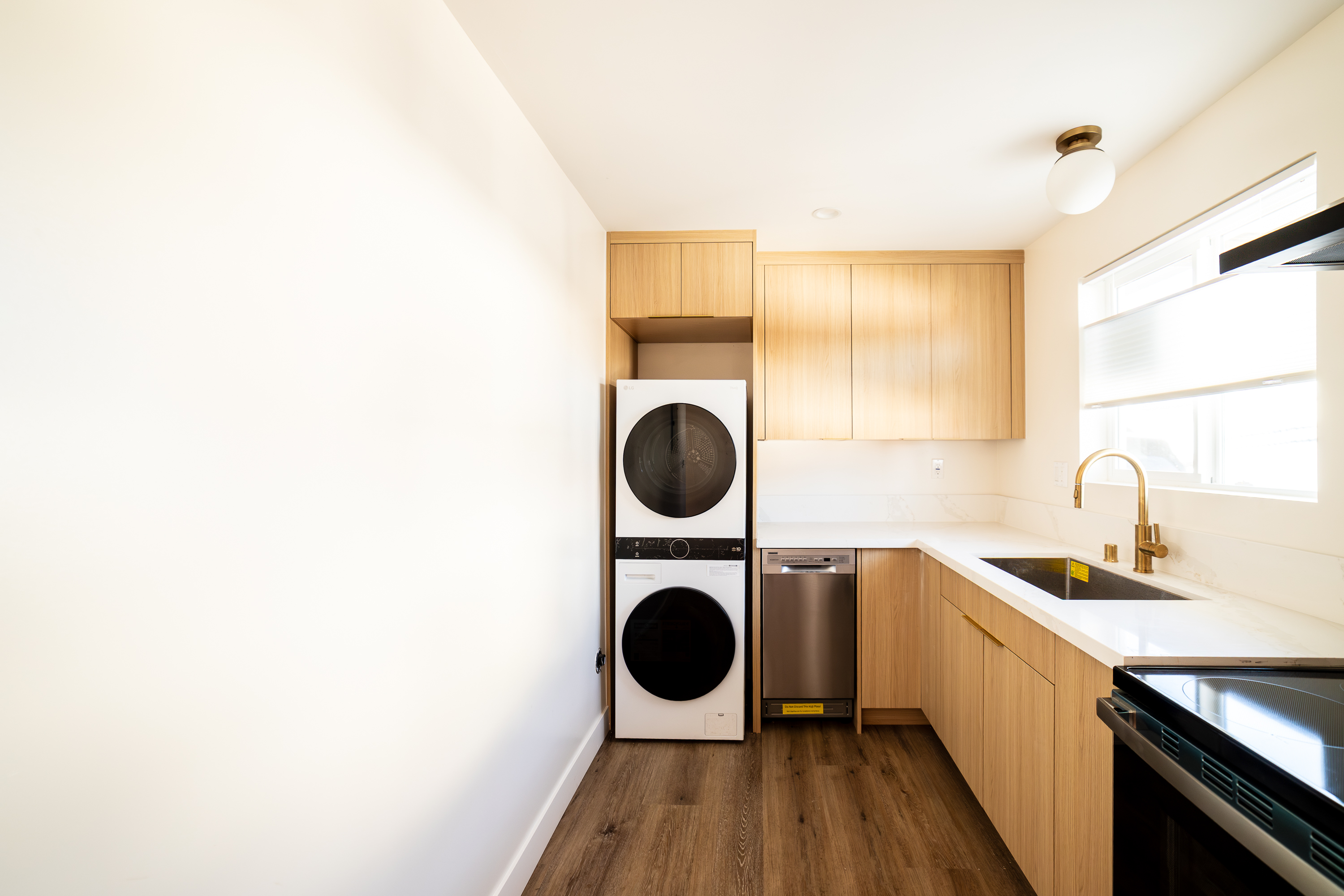 Los Angeles Townhome: 1346  S Dunsmuir Ave