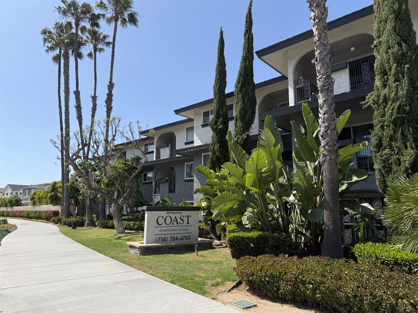 Costa Mesa Apartment: 400 Merrimac Way