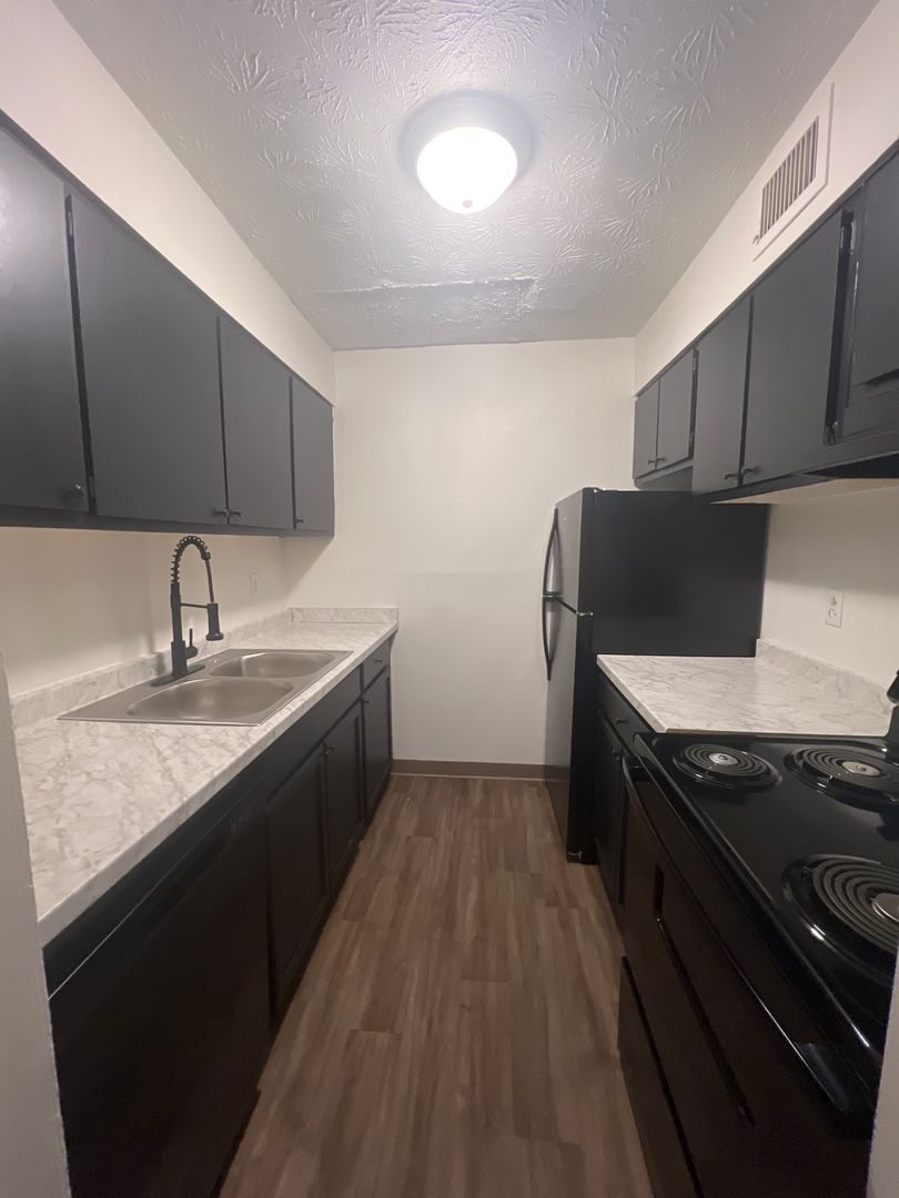 Lexington Apartment: 1349 Devonport Dr