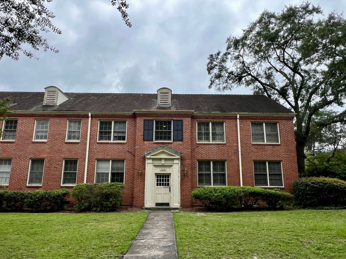 Columbia House: 4103 Devine Street