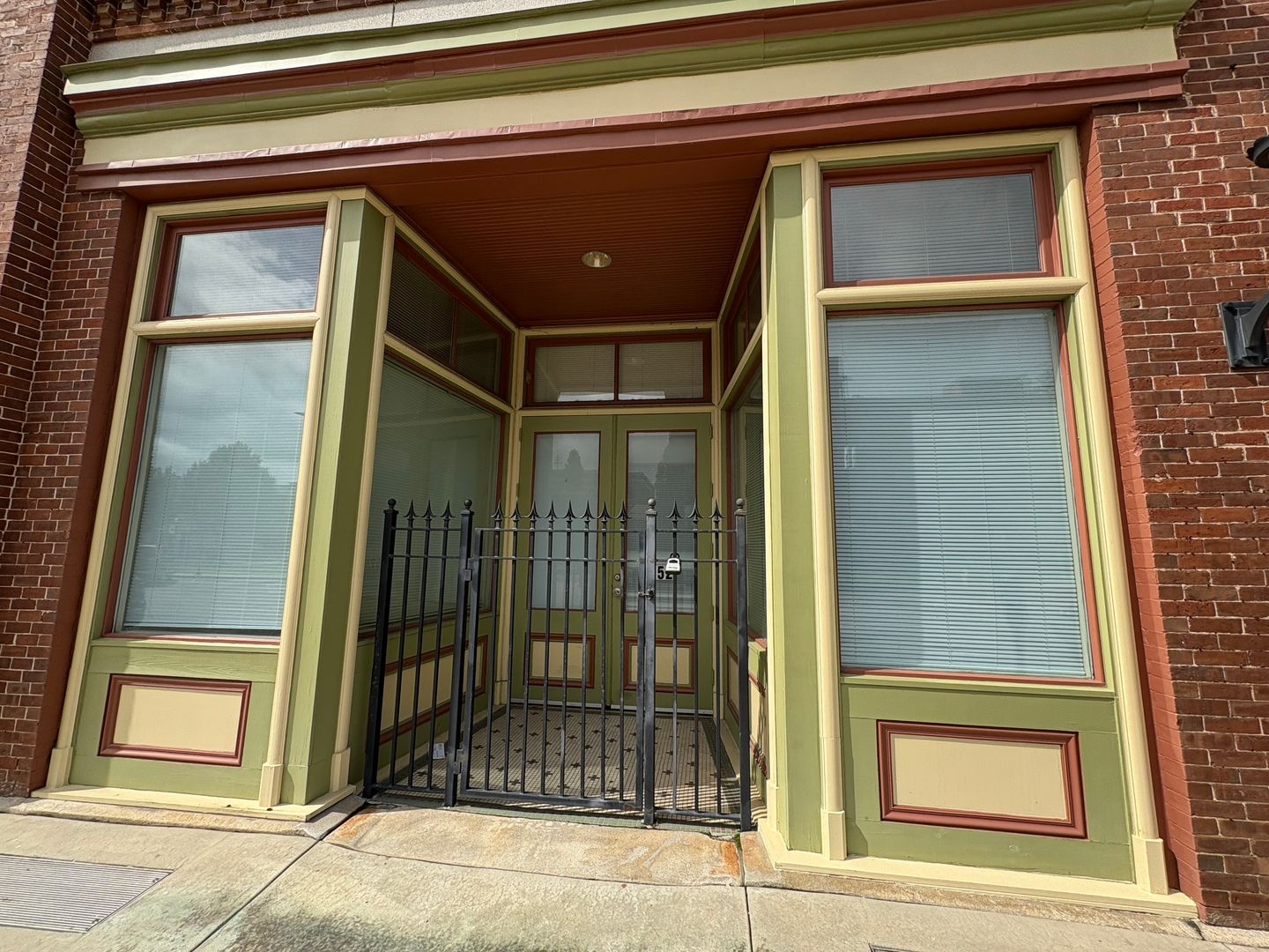 Macon Condo: 452 Poplar Street