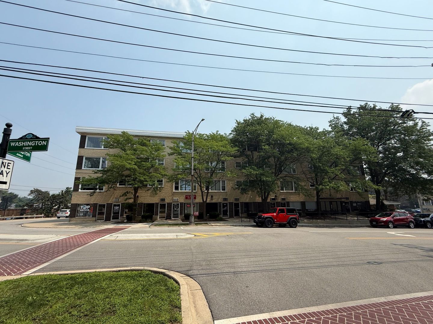 Downers Grove Apartment: 5107 Washington St