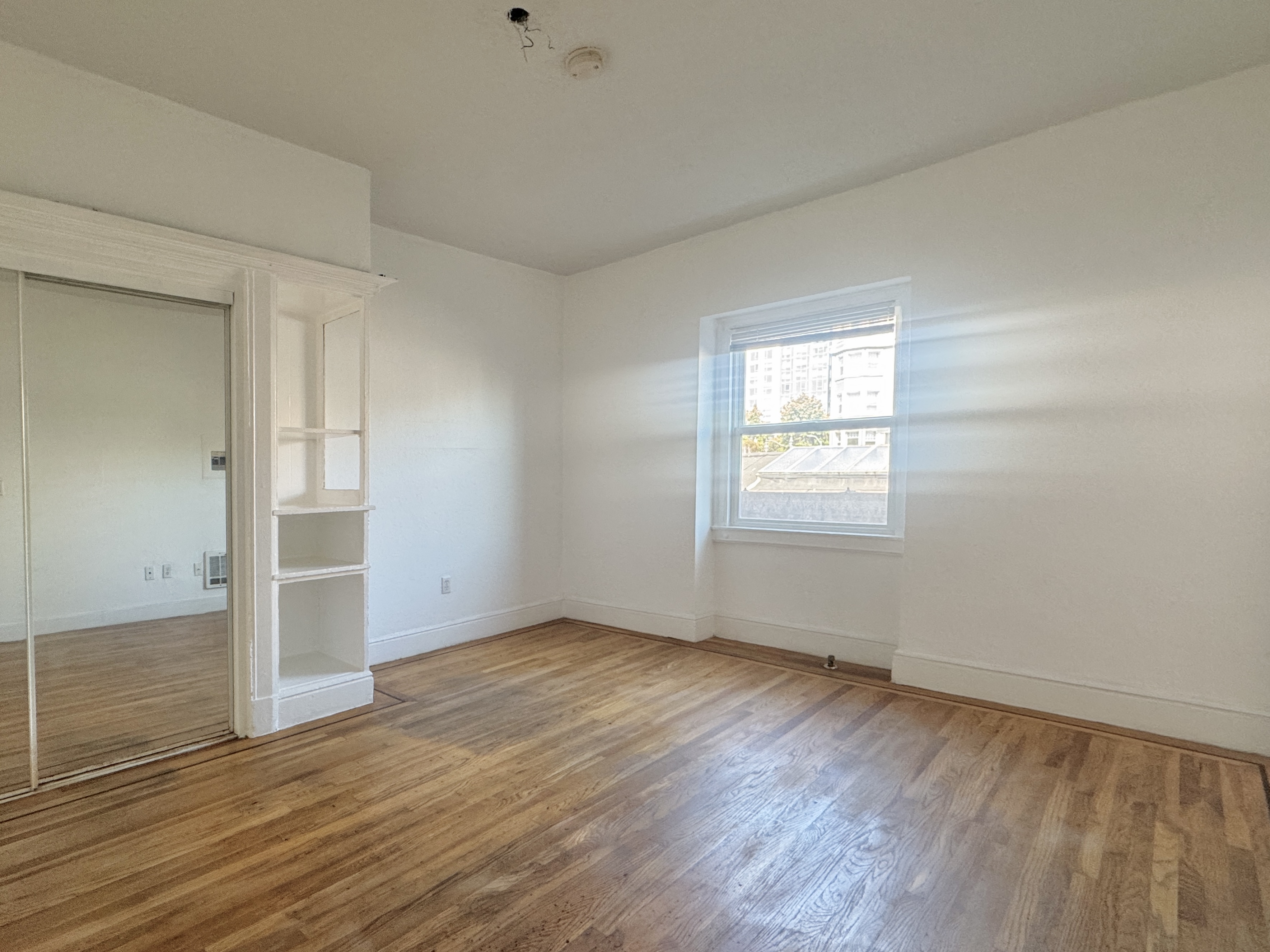 San Francisco Apartment: 840 Van Ness Ave