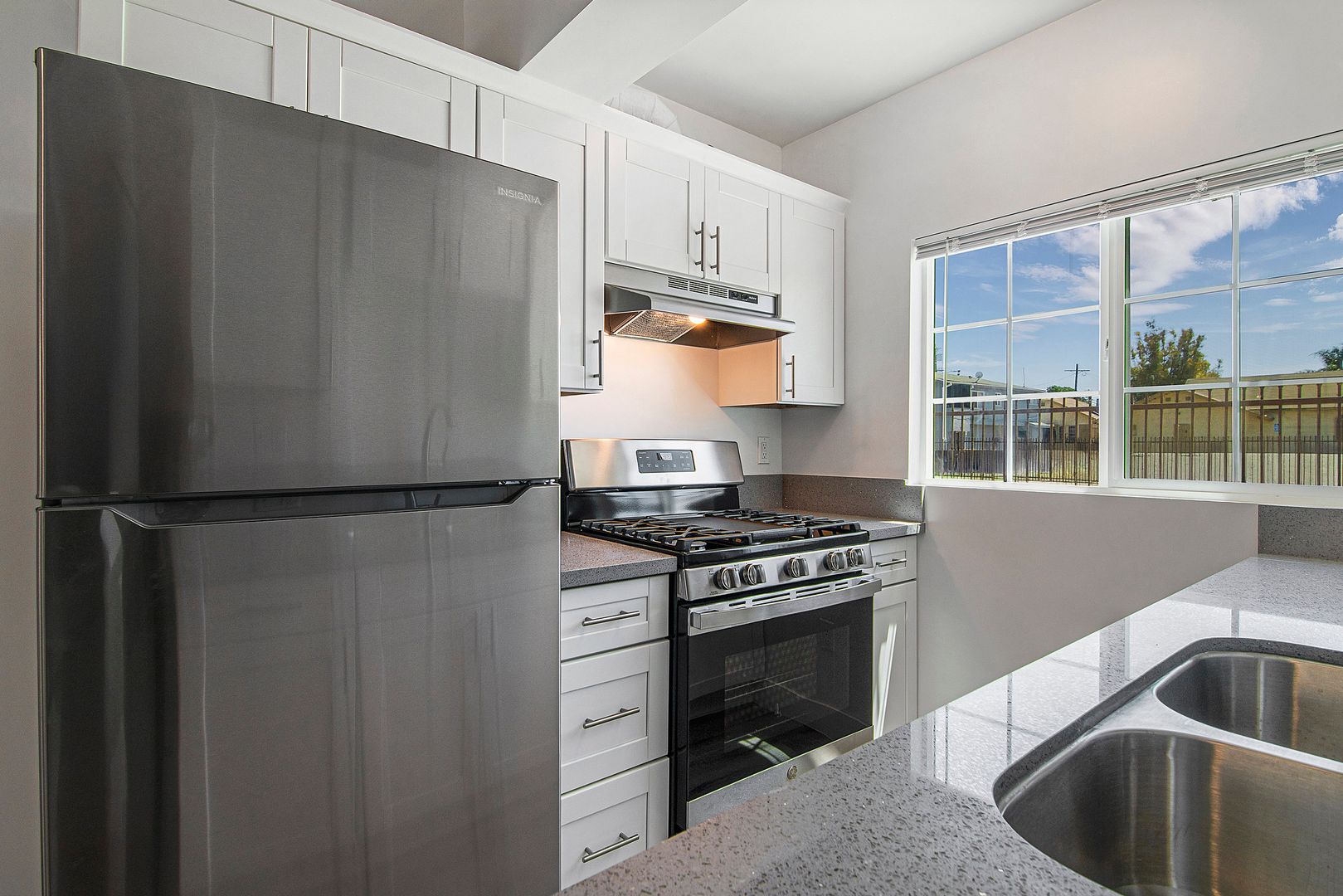 Los Angeles Apartment: 10520 S Figueroa St