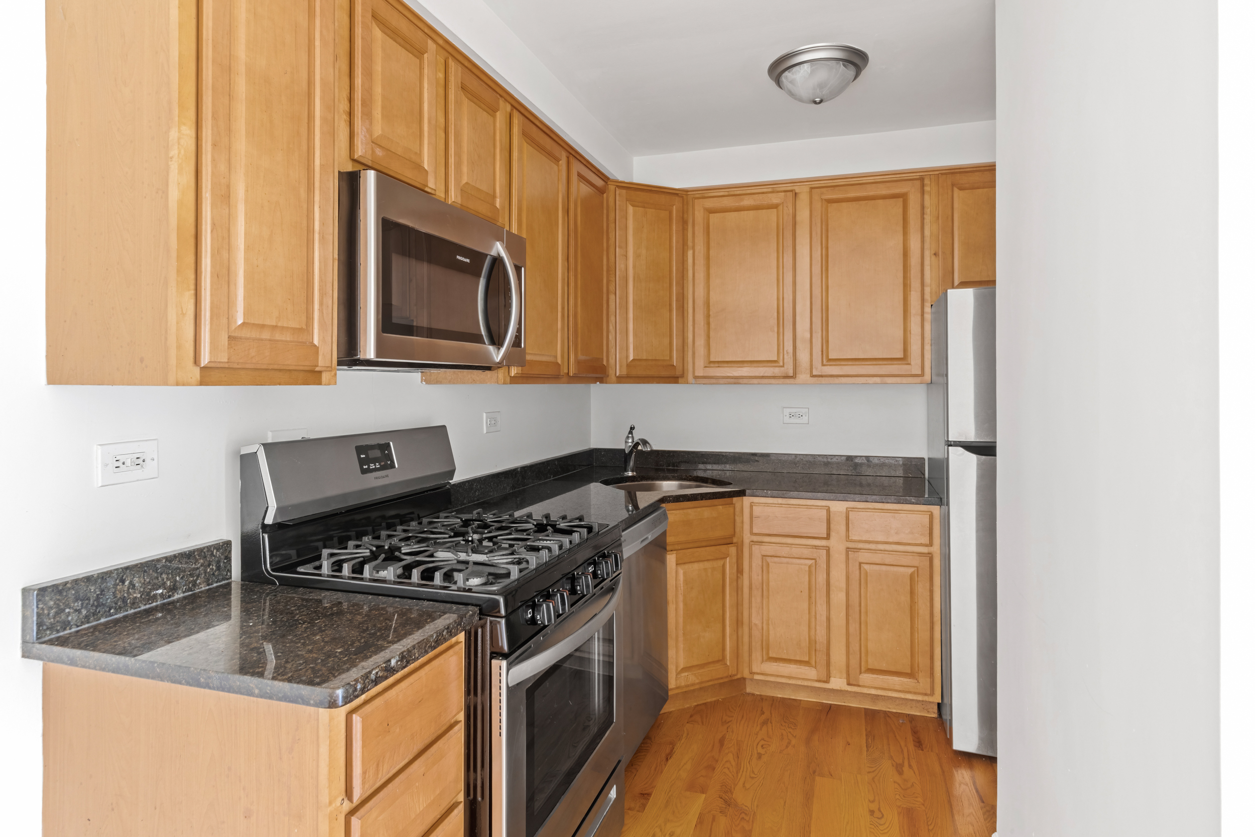 Glen Ellyn Townhome: 126 Surrey Dr.