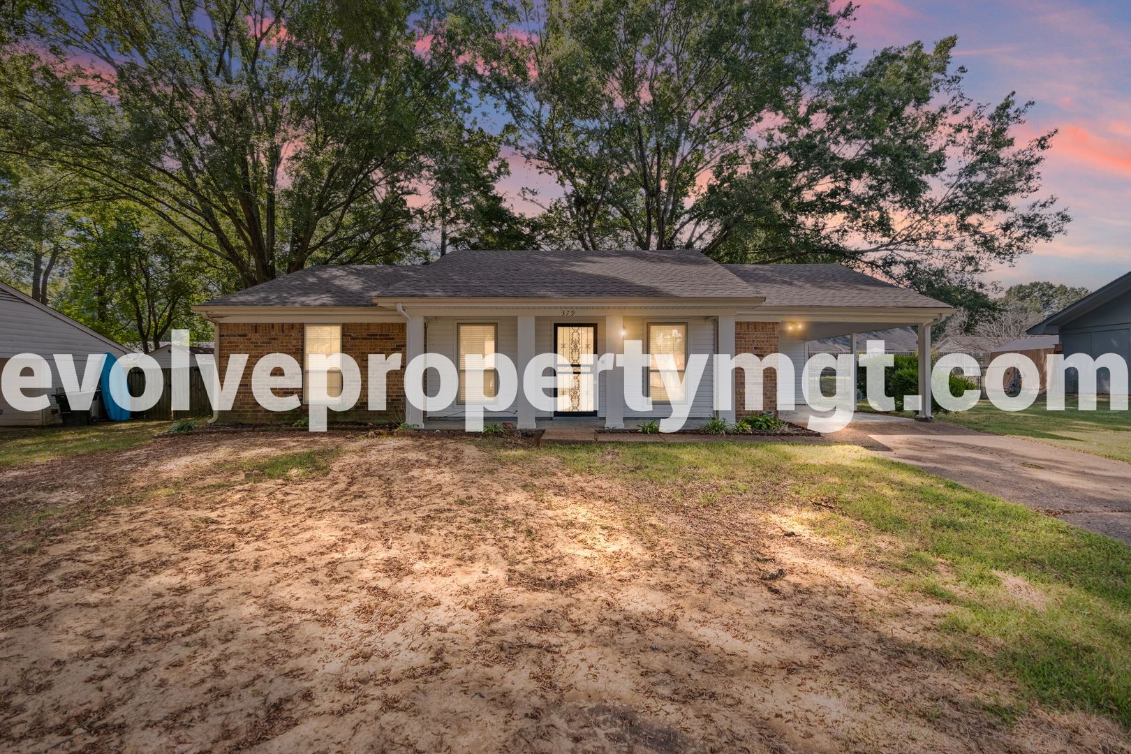 Collierville House: 379 Easonwood Avenue