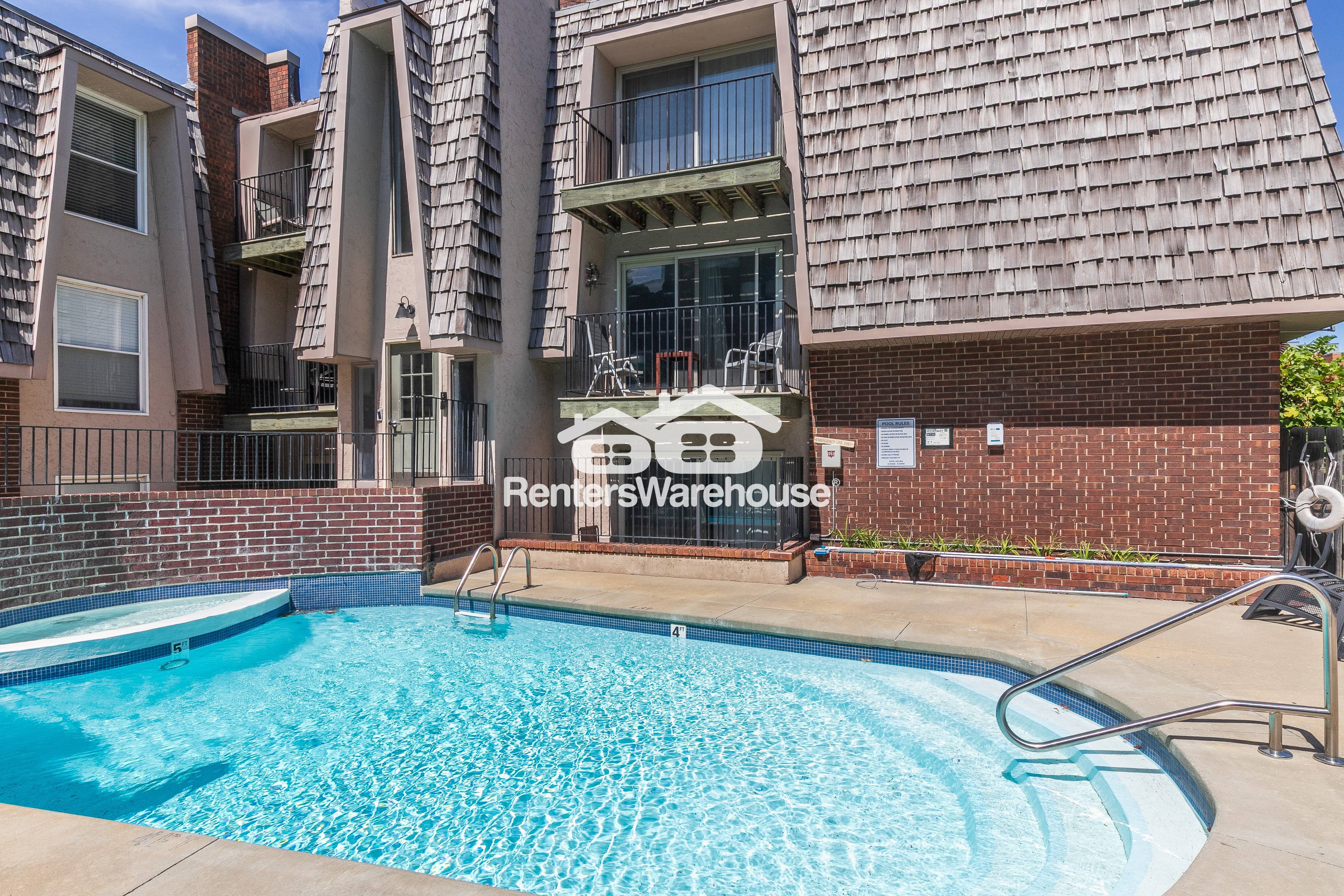 Kansas City Condo: 3602 Gillham Road Unit 11