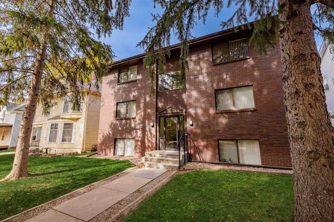 Lincoln Condo: 1724 D ST