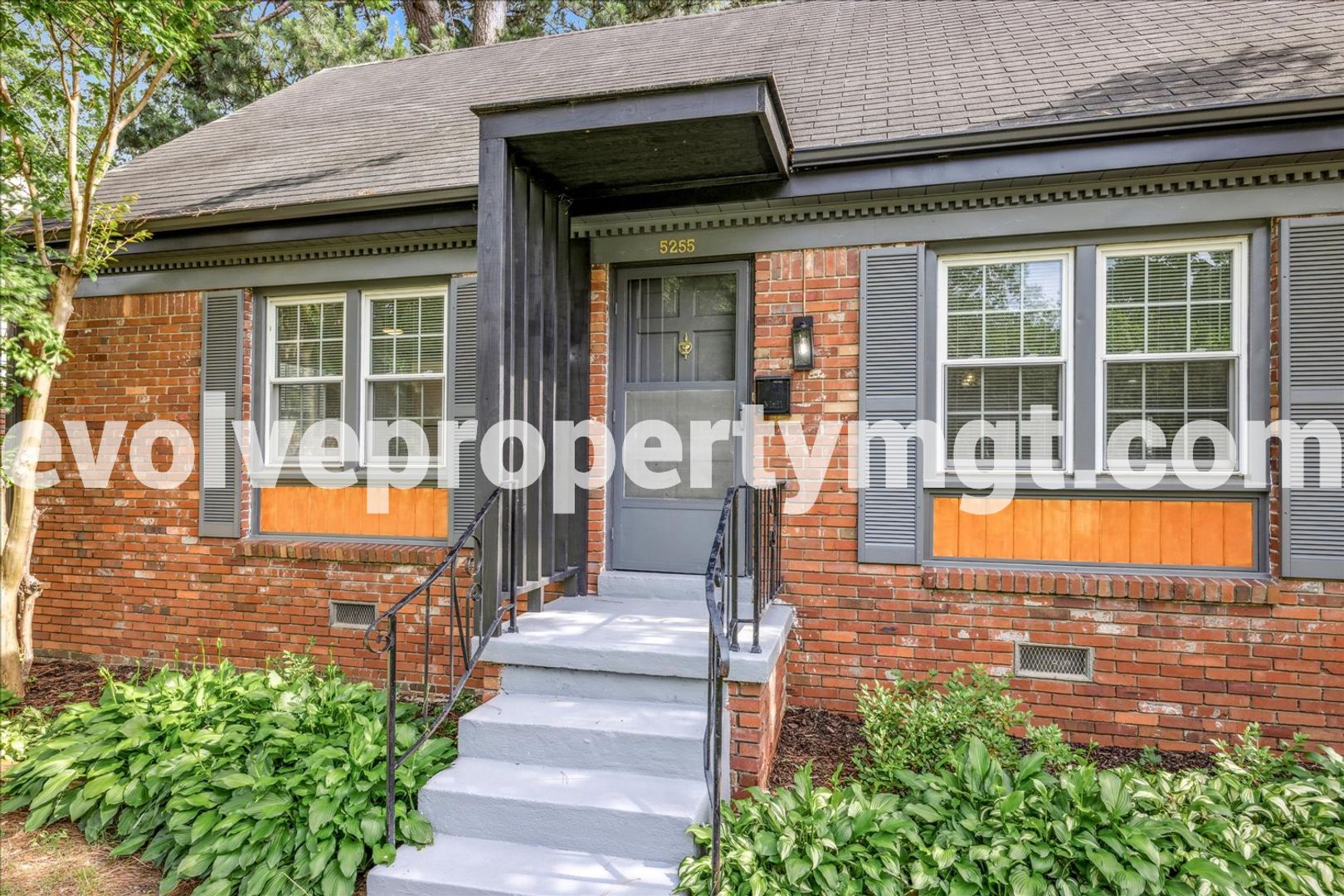 Memphis House: 5255 Dee Road