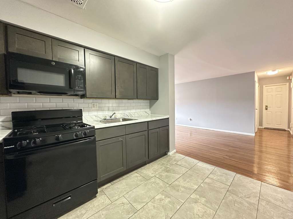 Philadelphia Apartment: 8410 Bustleton Ave