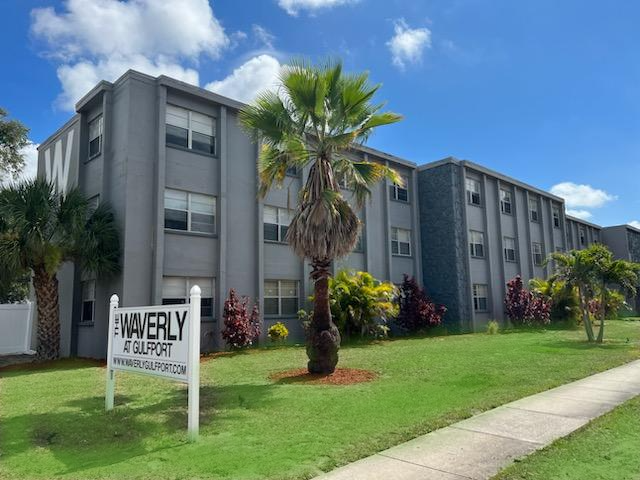 St. Petersburg Apartment: 4601 22nd Ave S