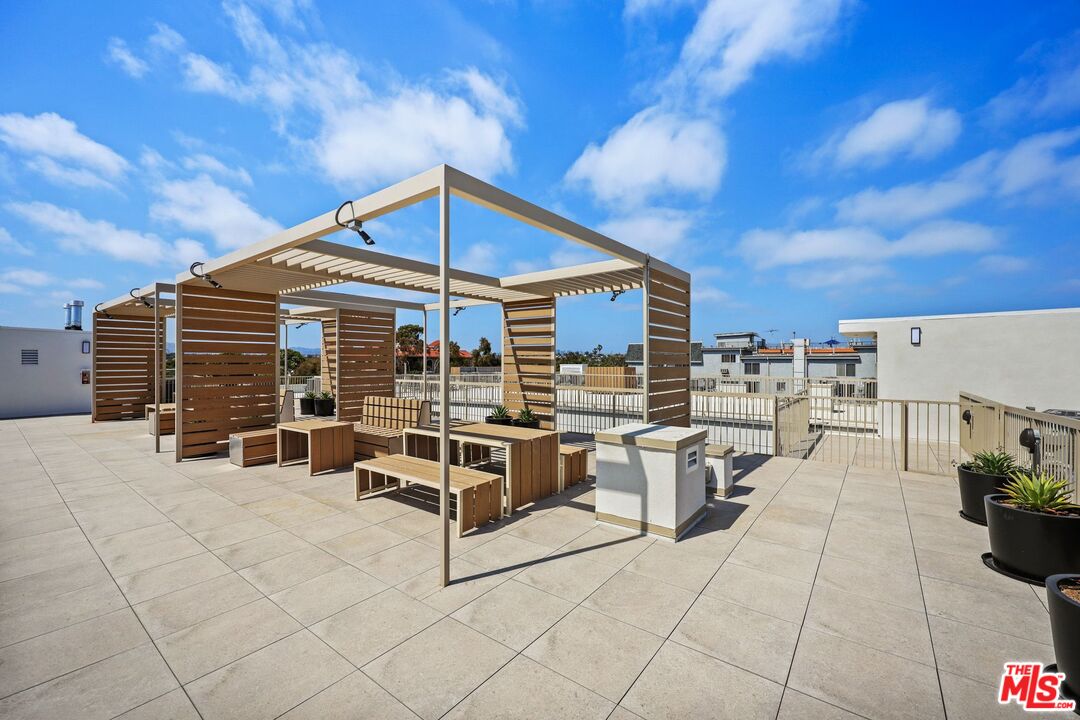 Venice Condo: 1600 Venice Blvd.