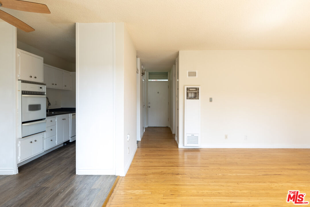 Los Angeles Condo: 11133 Rose Avenue