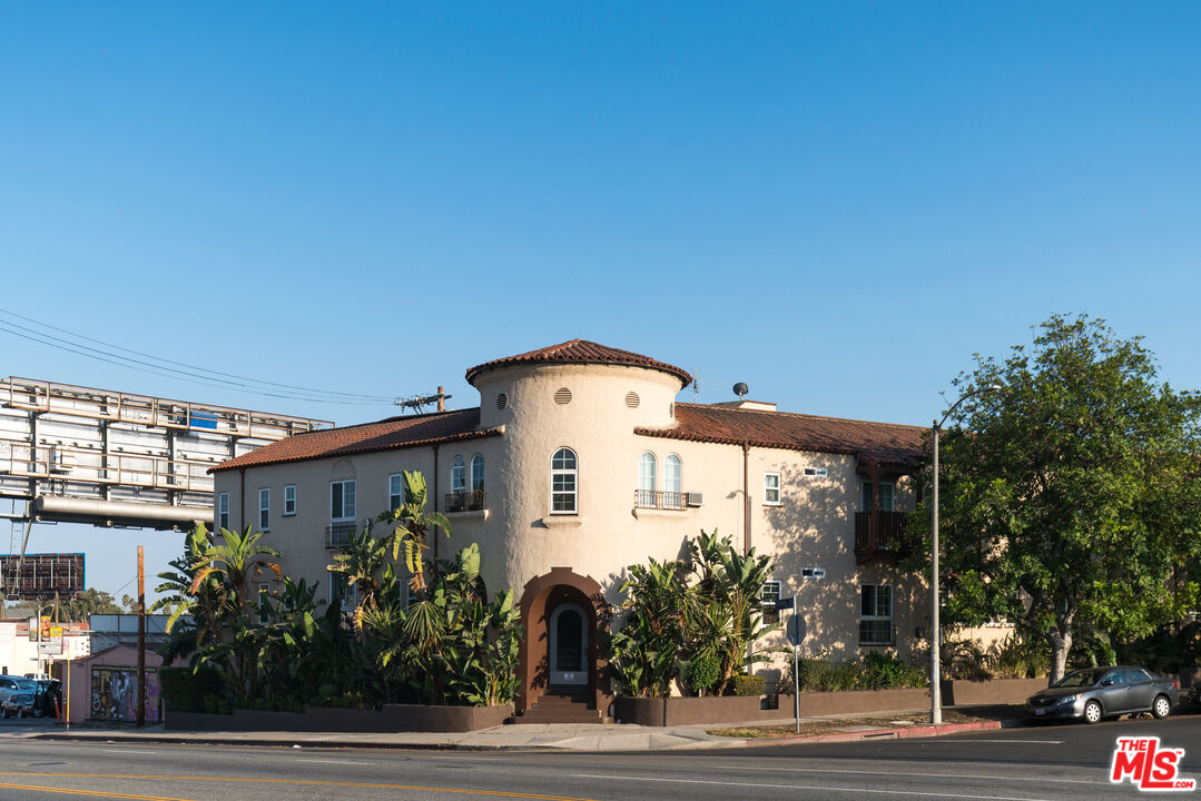 Los Angeles Condo: 5320 West Olympic Boulevard