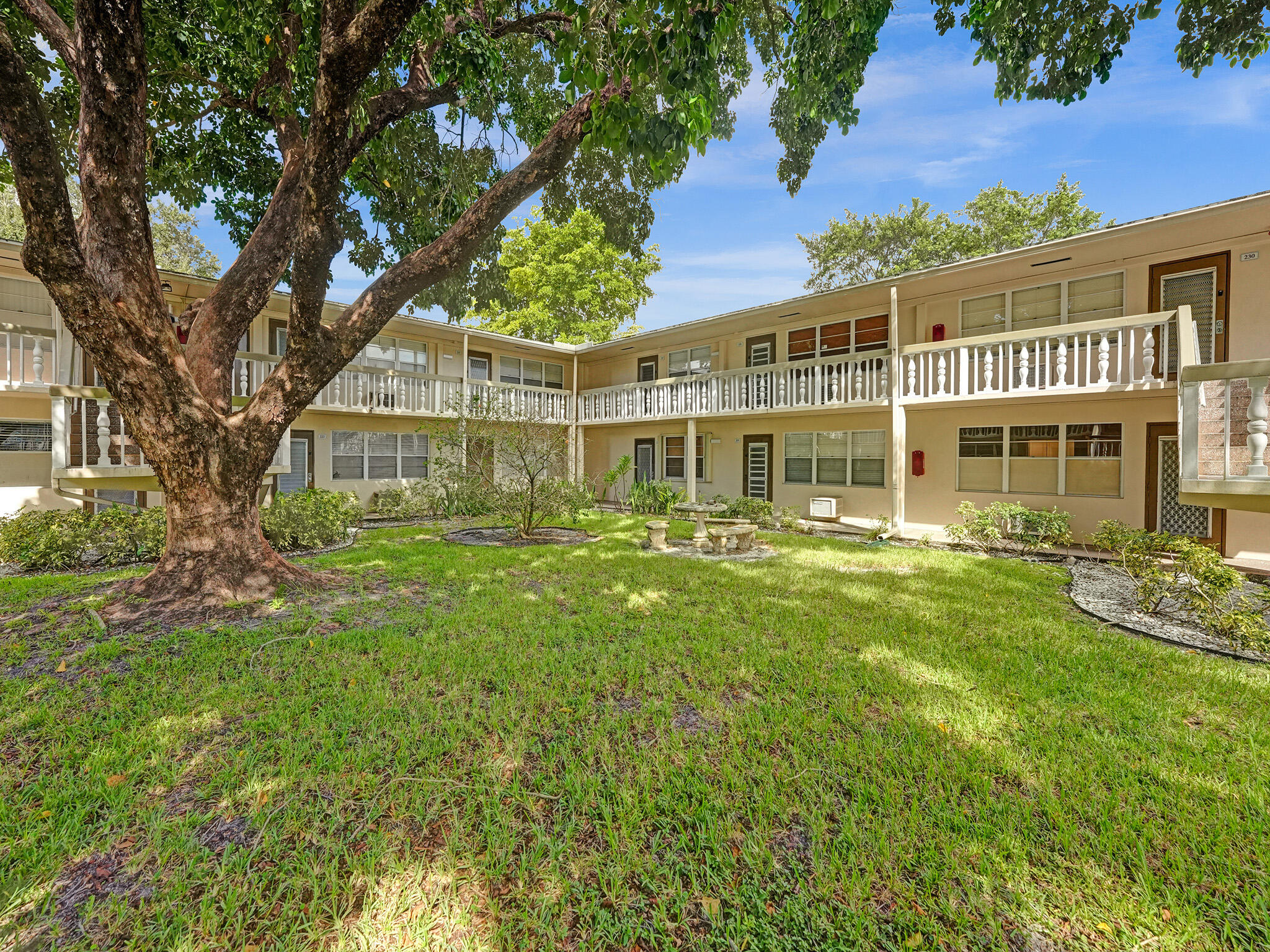 Deerfield Beach Condo: 232 Farnham J