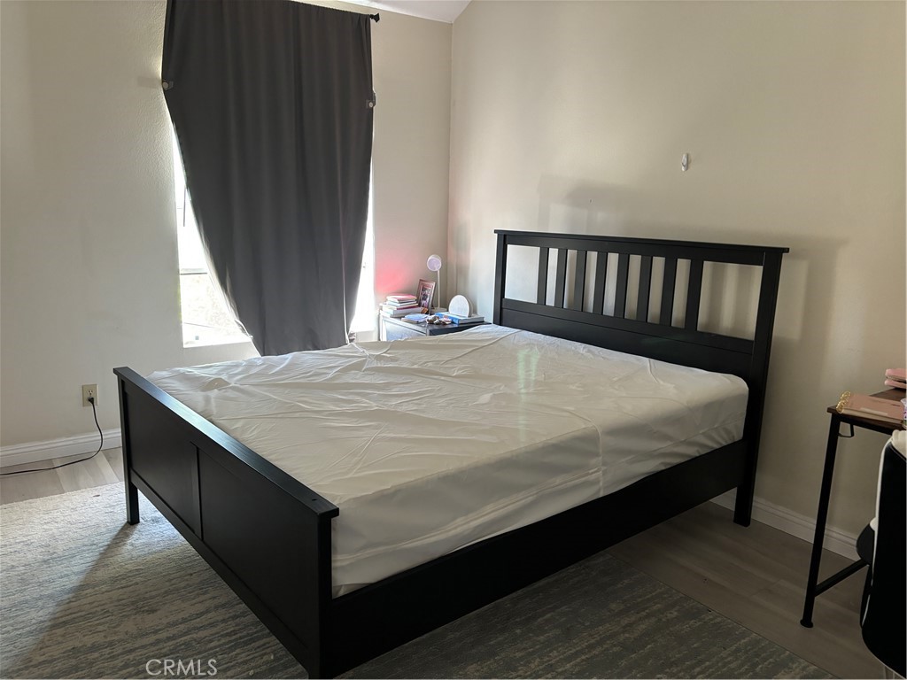 Irvine Condo: 27 Dartmouth